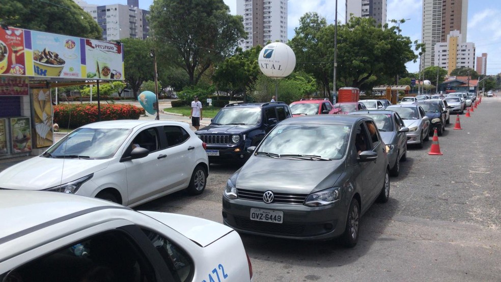 Fila para vacinação no Palácio dos Esportes, em Natal, neste domingo — Foto: Geraldo Jerônimo/Inter TV Cabugi