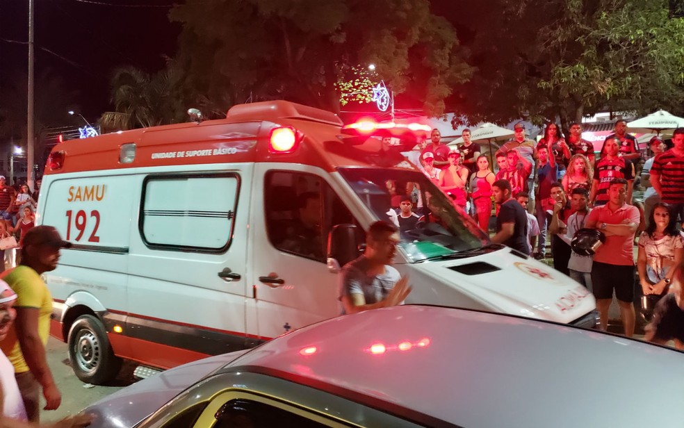 Jovem morreu após ser atingida por bala perdida durante festa na Bahia  — Foto: Blog do Sigi Vilares 