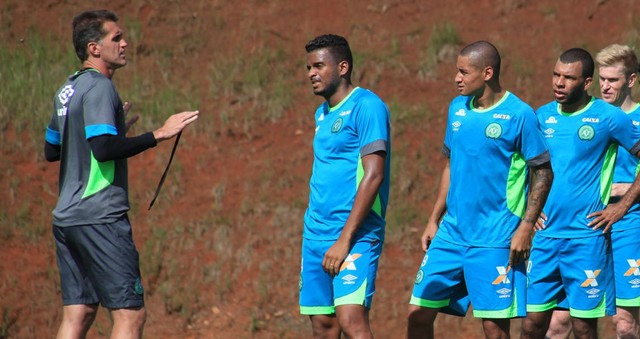 Contra a Chape, Cruzeiro revê dois atletas do 6 a 1, além do técnico Vagner Mancini, e outros quatro ex-jogadores