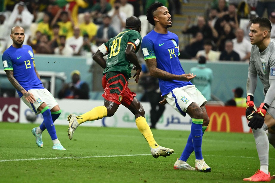 Aboubakar comemora gol da vitória contra o Brasil