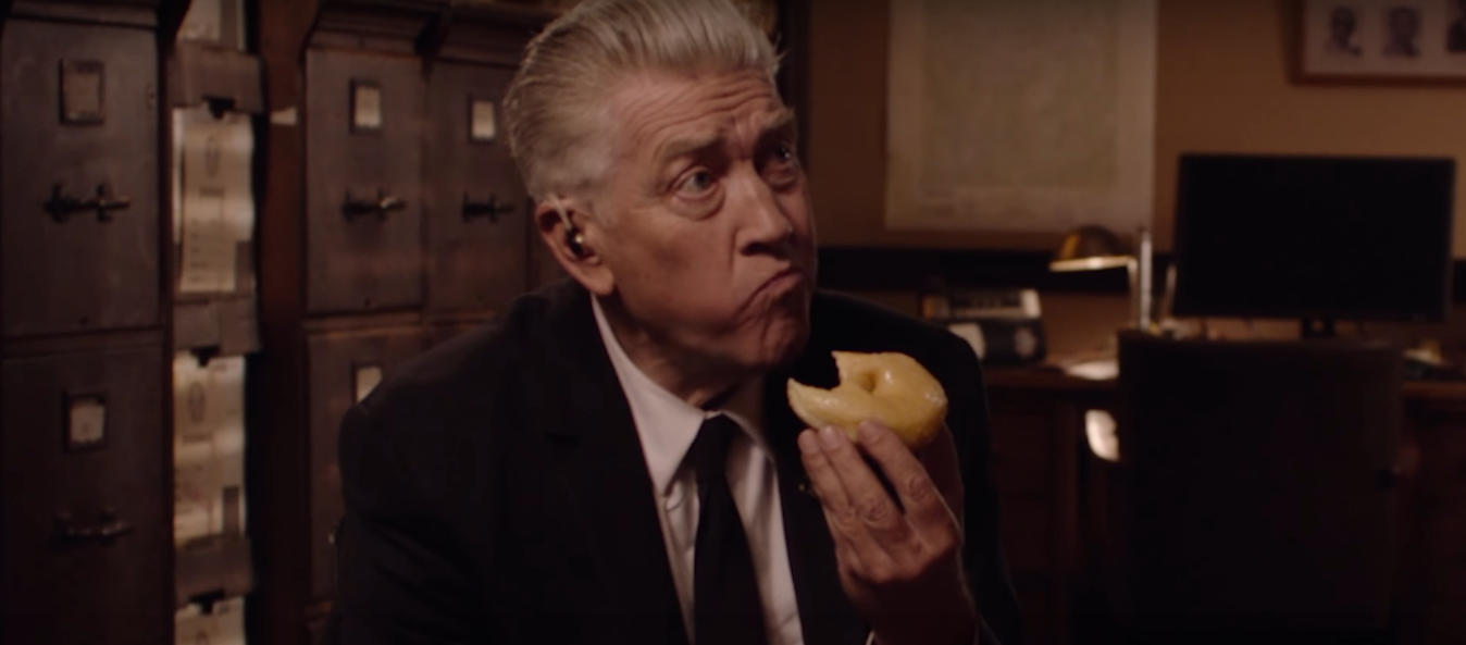 David Lynch em vídeo promocional de Twin Peaks (Foto: Reprodução/Youtube)