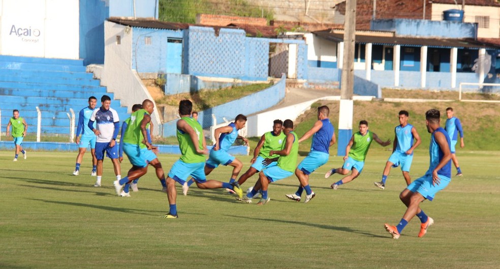 CSA está adquirindo entrosamento — Foto: Denison Roma/GloboEsporte.com