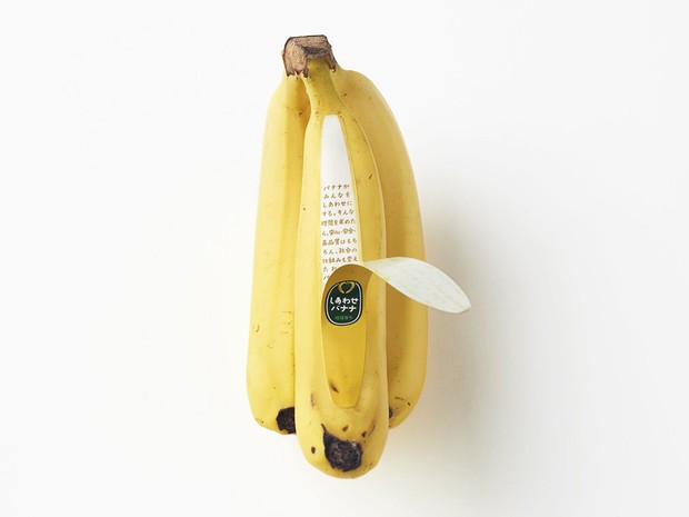 Ao puxar o adesivo da banana Shiawase, o consumidor encontra informações sobre a fruta (Foto: Reprodução)