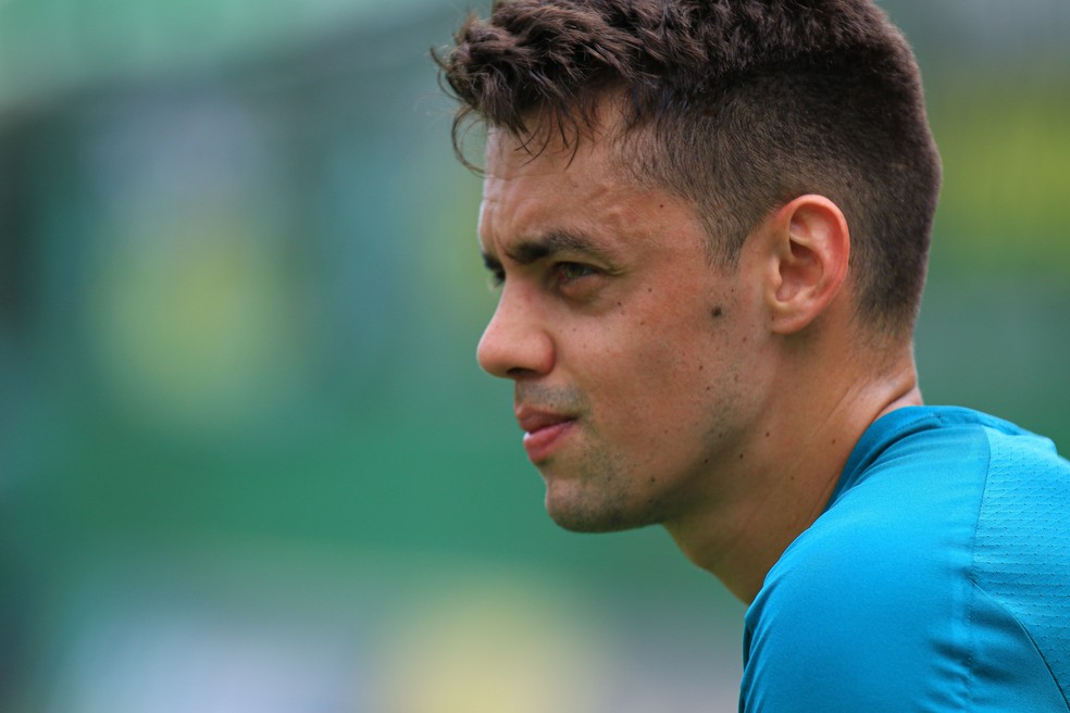 Matheus Ribeiro é o único remanescenta da linha defensiva titular — Foto: Marcio Cunha/ACF