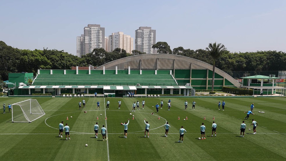 Palmeiras trabalha por saídas e tem pendências a definir no elenco; veja planos da diretoria