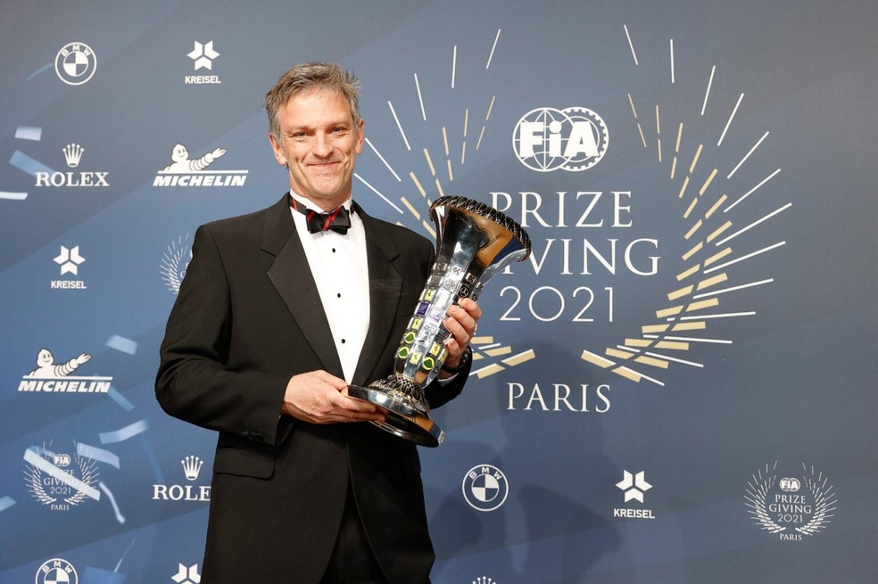 James Allison, diretor técnico da Mercedes, representou equipe octacampeã de construtores na cerimônia da FIA — Foto: Divulgação/FIA