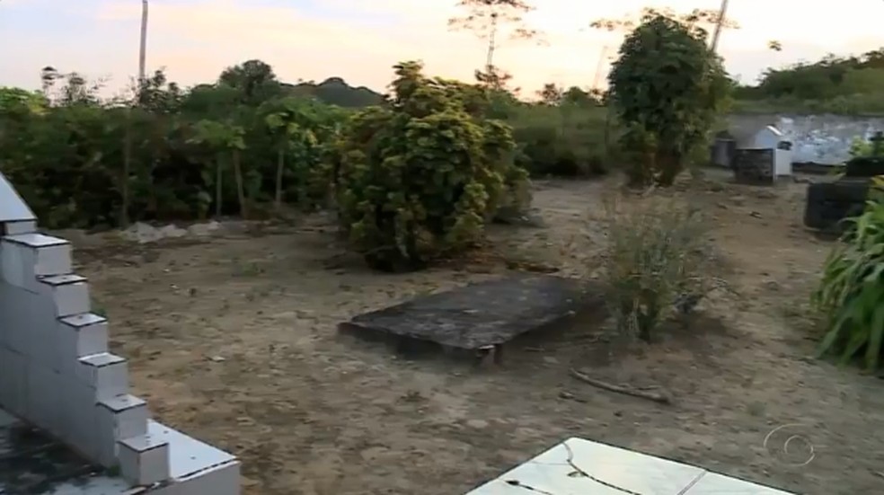 Cemit&eacute;rios de Maragogi, no Litoral Norte de Alagoas, est&atilde;o superlotados (Foto: Reprodu&ccedil;&atilde;o/TV Gazeta)