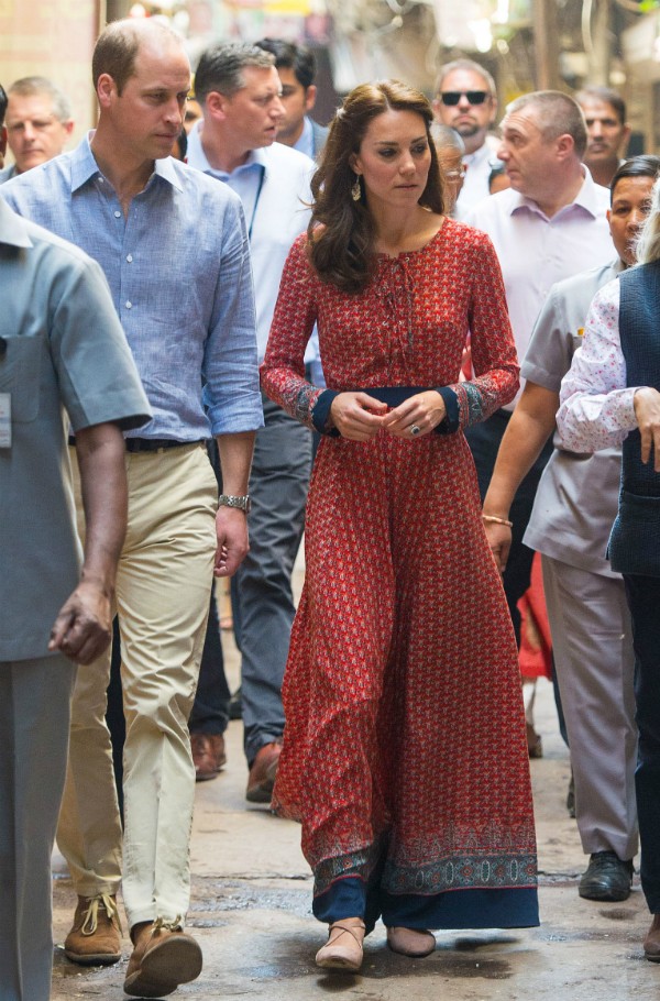 Kate Middleton usa vestido 'popular' em viagem à Índia (Foto: Pool / Getty Images)