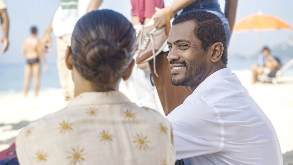 Ben fica feliz e chocado ao saber que Jenifer é filha de Sol em Vai na Fé — Foto: Globo/Divulgação