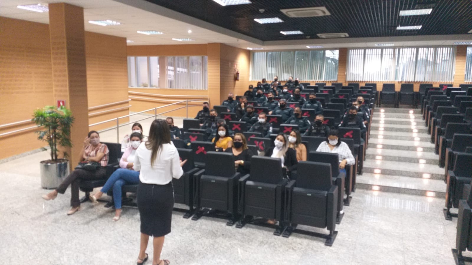 Em Santarém, PMs e rede de proteção recebem capacitação para implantação da Patrulha Maria da Penha