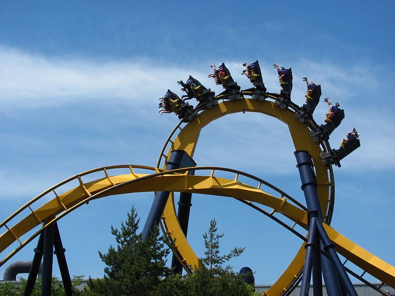 Montanha-russa do Batman no parque Six Flags Great America é invertida e possui looping (Foto: Jeremy Thompson/Wikimedia Commons)