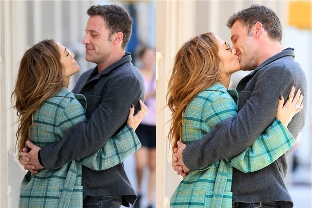 Jennifer Lopez e Ben Affleck trocam beijos durante passeio em Nova York (Foto: Grosby Group)