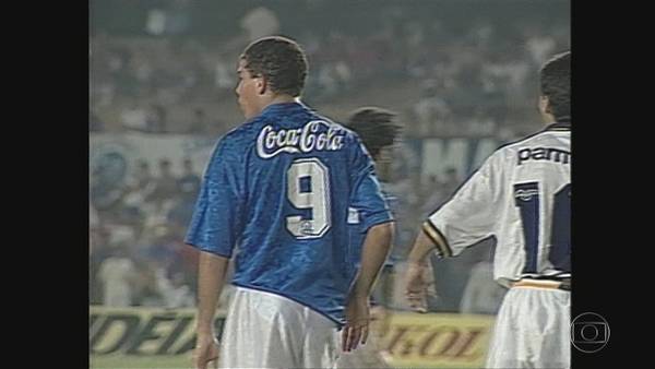 Cruzeiro x Boca: 10 anos do gol de placa de Ronaldo na Bombonera