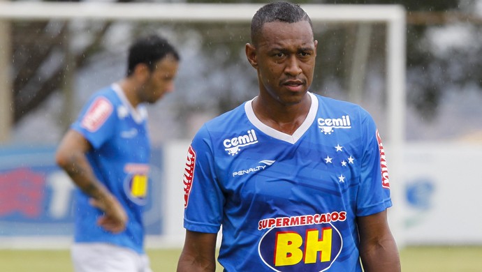 Cruzeiro vai registrar novos contratos de zagueiro e lateral nesta semana