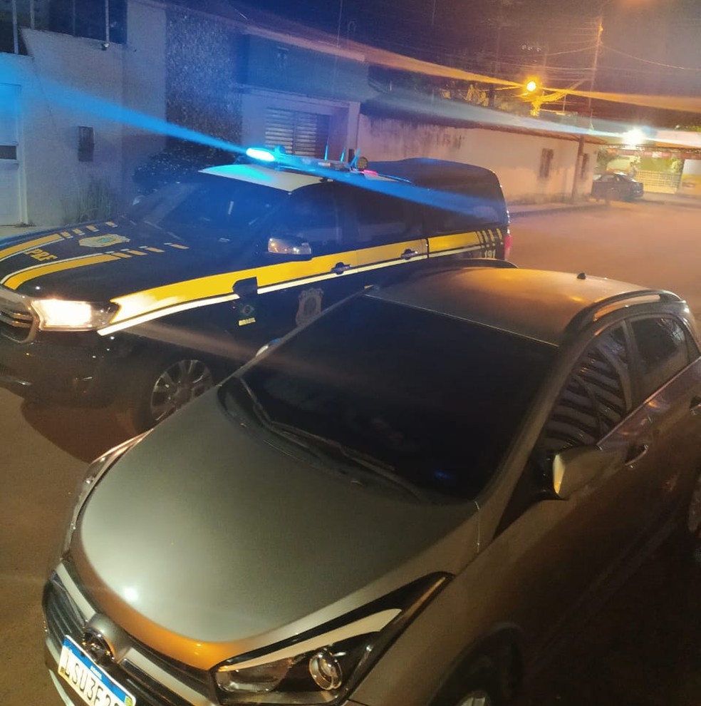 PRF apreende carro e motocicleta com sinais de adulteração na BR-135 — Foto: Divulgação/PRF