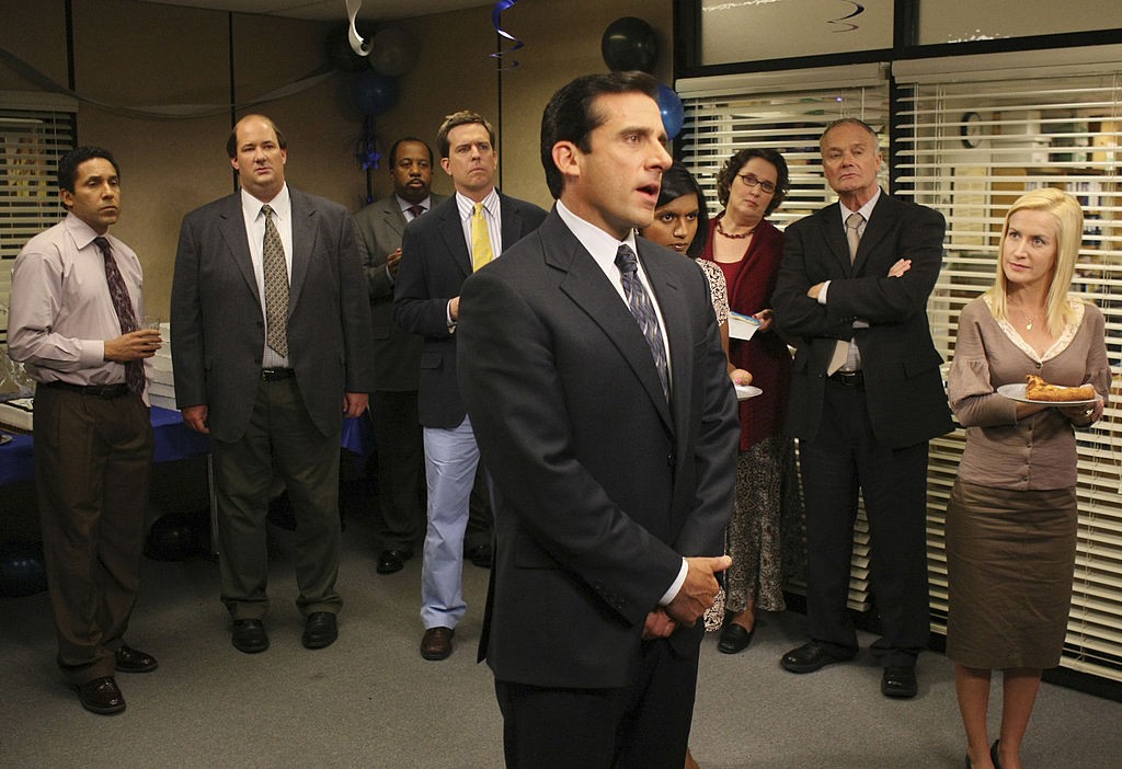 THE OFFICE -- "Launch Party" Episode 3 -- Aired 10/11/2007 -- Pictured: (l-r) Oscar Nunez as Oscar Martinez, Brian Baumgartner as Kevin Malone, Leslie David Baker as Stanley Hudson, Ed Helms as Andy Bernard, Steve Carell as Michael Scott, Mindy Kaling as  (Foto: NBCUniversal via Getty Images)