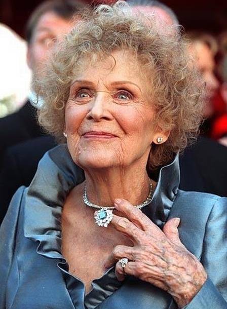 Gloria Stuart no Oscar de 1998 (Foto: Reprodução/Twiiter)