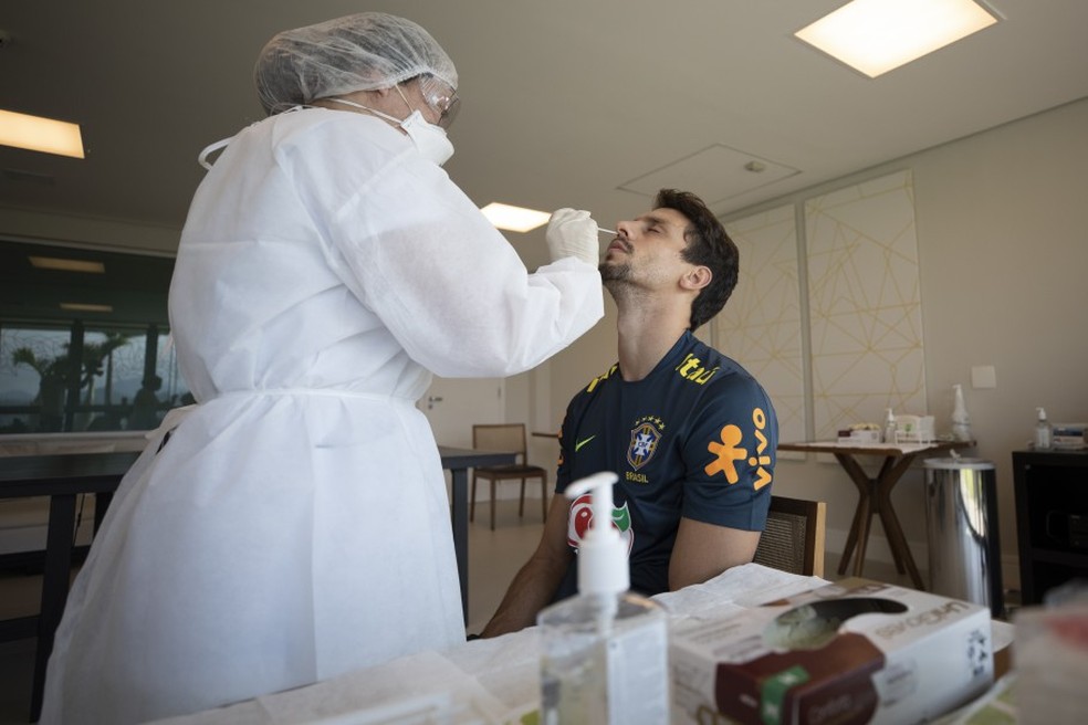 Recém recuperado de Covid-19, Rodrigo Caio passa por novo teste, agora na seleção brasileira — Foto: Lucas Figueiredo - CBF