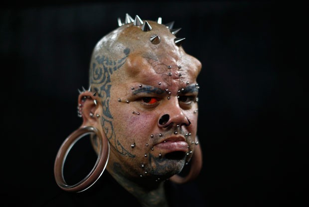 Kala Kaiwi tem argolas de 10,9 centímetros de diâmetro nas orelhas (Foto: Jorge Silva/Reuters)