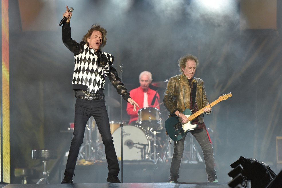 Mick Jagger, Charlie Watts e Keith Richards, os Rolling Stones, durante show da turnÃª "No Filter" em Chicago â Foto: Rob Grabowski/Invision/AP