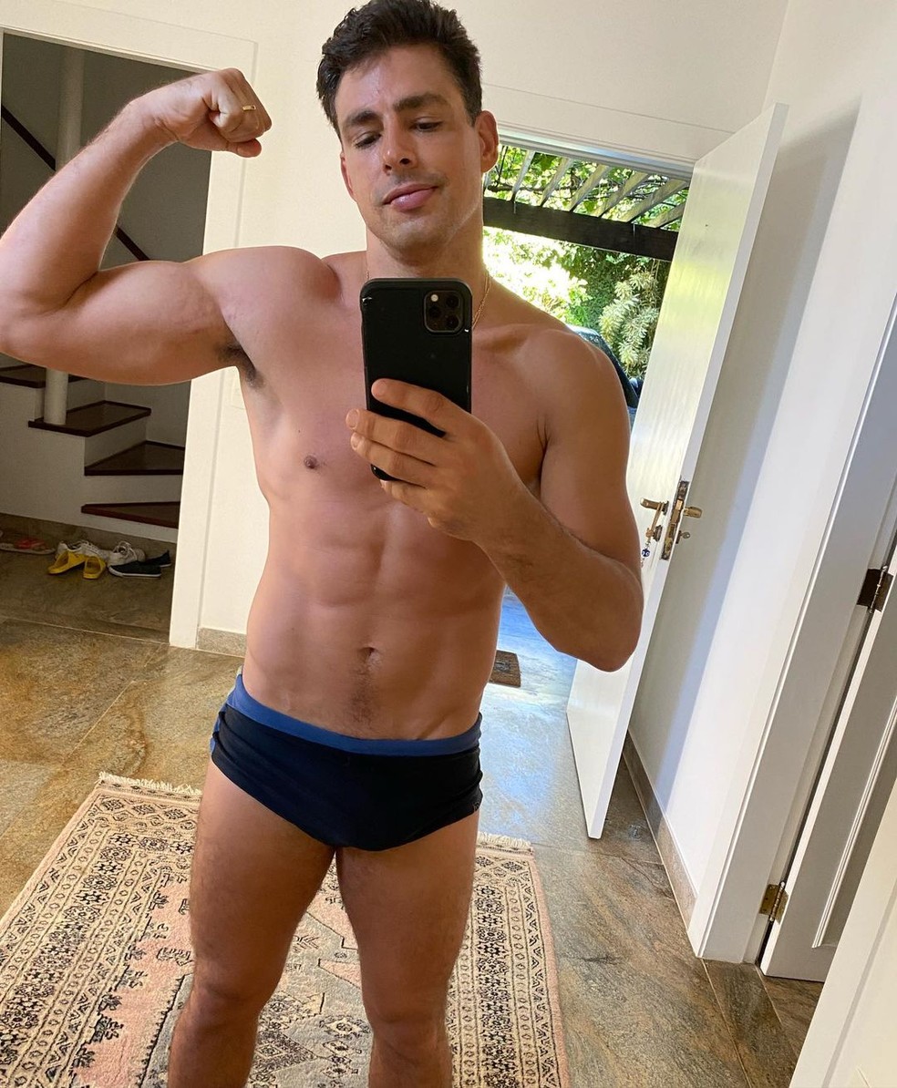 Cauã Reymond exibe corpo sarado  — Foto: Reprodução/Instagram