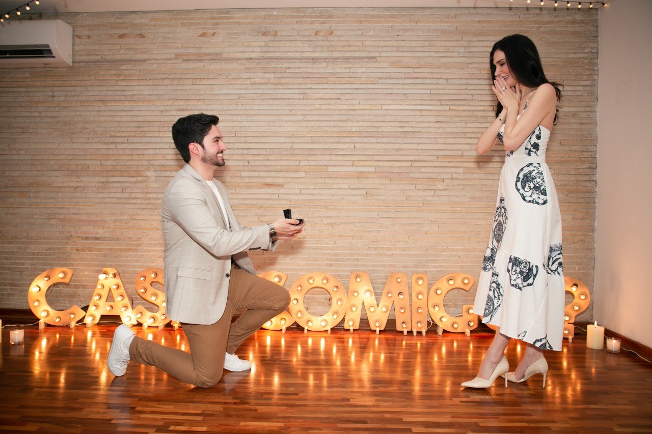 Sara Sarres é pedida em casamento pelo cardiologista Attilio Galhardo (Foto: Osmar Lucas)