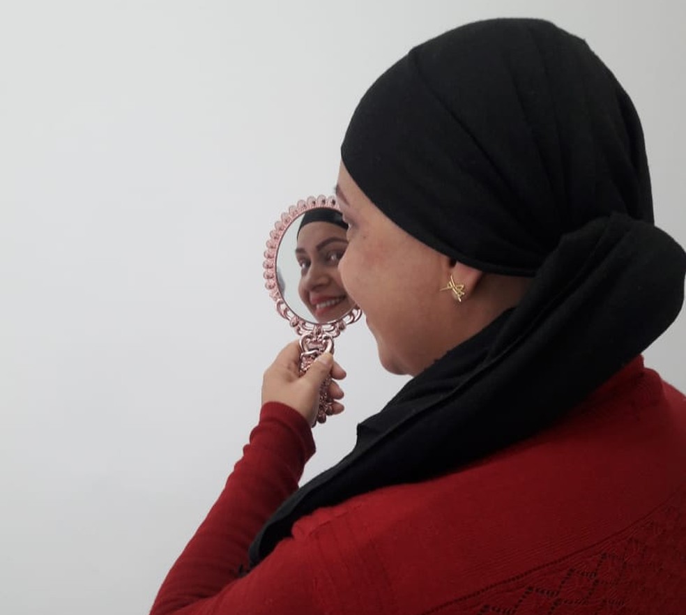 Cliente da campanha em Bauru conta que o design de sobrancelhas deixou a sua autoestima "lá em cima"  — Foto: Arquivo pessoal