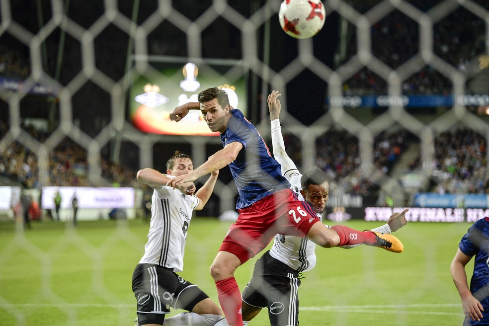 Ajax voltou a perder do Rosenborg e ficou fora da fase de grupos da Liga Europa (Foto: AP )