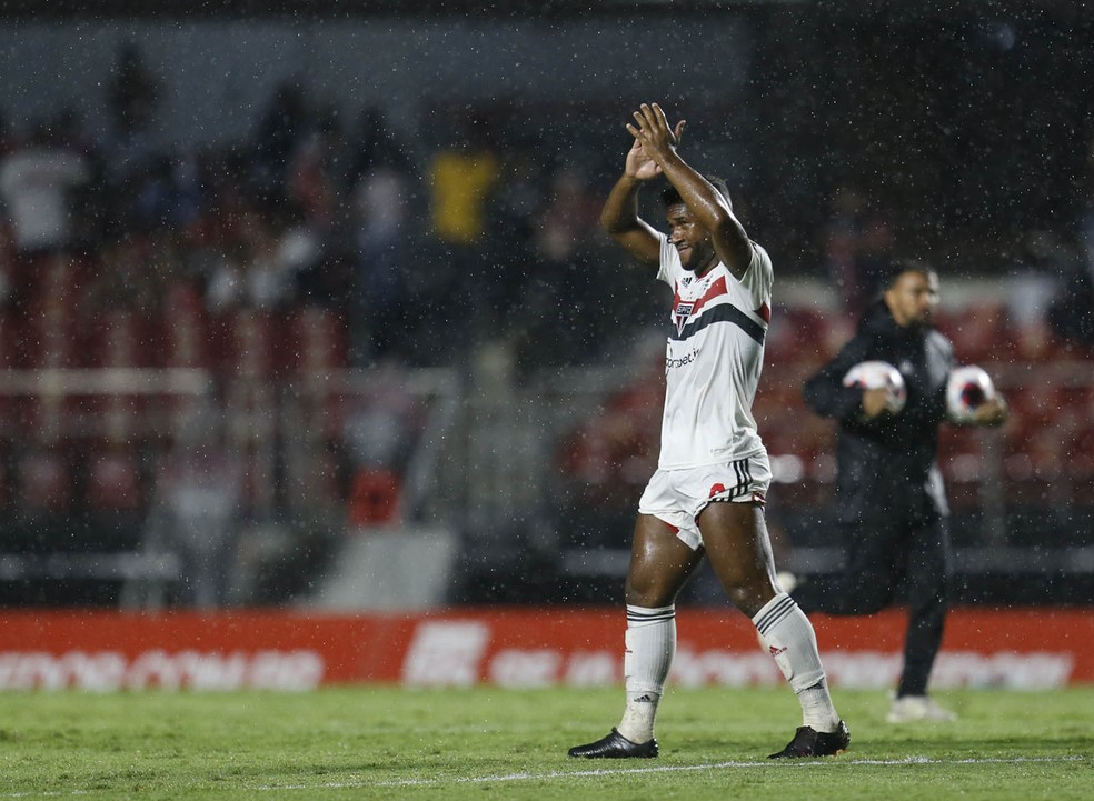 Luan comemora a vitória do São Paulo no clássico com o Santos — Foto: Paulo Pinto / saopaulofc.net