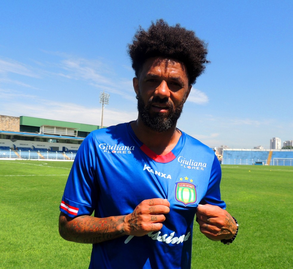 Ex-Corinthians e Grêmio, Cristian já vestiu a camisa do São Caetano, seu novo clube (Foto: Divulgação)