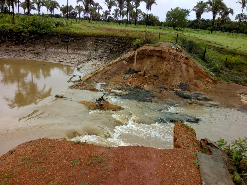 Barragem rompeu na zona rural de Santa Rosa do Tocantins — Foto: Defesa Civil/Divulgação