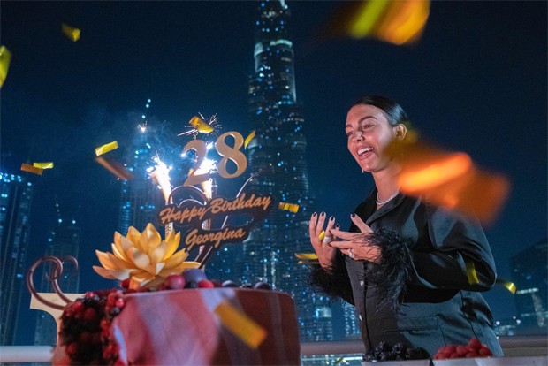 Georgina Rodriguez celebrou 28 anos de vida em Dubai com Cristiano Ronaldo, os filhos e os enteados (Foto: Reprodução / Instagram)