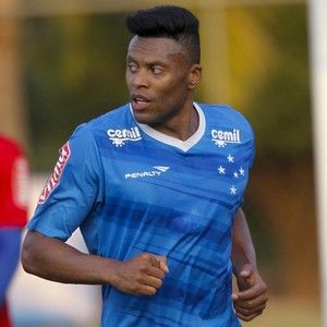 Em ano para esquecer, Júlio Baptista não tem destino definido em 2016