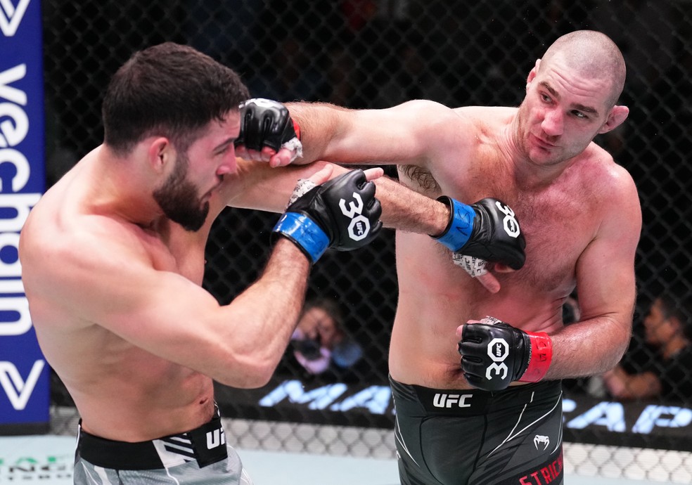 Sean Strickland venceu Nassourdine Imavov por decisão unânime (49-46, 49-46 e 48-47) — Foto: Getty Images