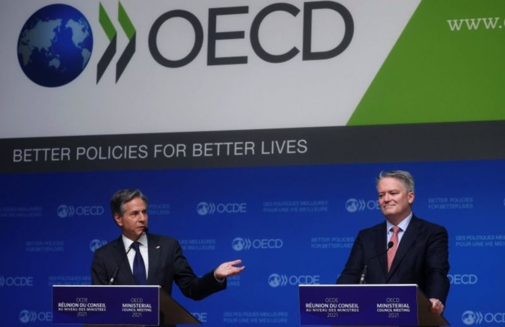 O secretário de Estado americano, Antony Blinken, e o secretário-geral da OCDE, Mathias Cormann, discutiram processo de novas candidaturas, entre elas a do Brasil — Foto: Reuters via BBC