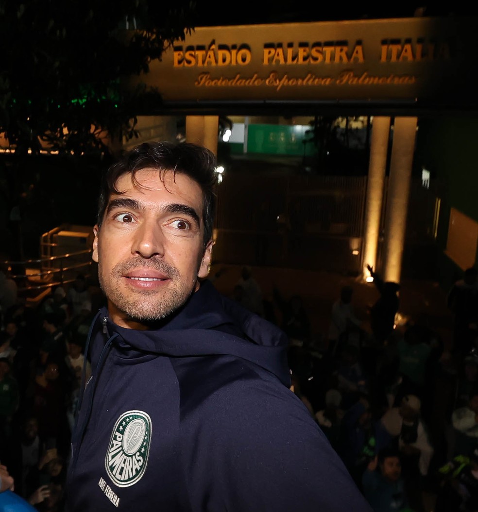 Questionado sobre Seleção, Abel Ferreira diz viver o 