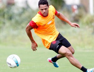 De volta ao time titular, João Paulo aprova dupla com Cadu na esquerda