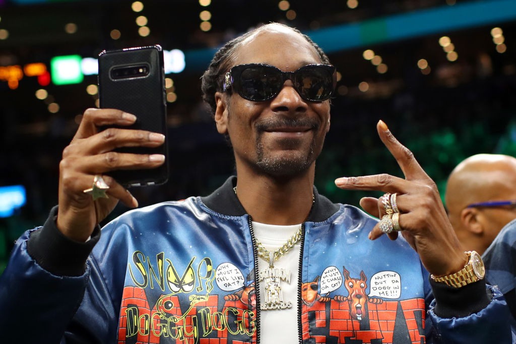 Snoop Dogg surpreende seguidores brasileiros com vídeo ouvindo Alcione (Foto: Getty Images)