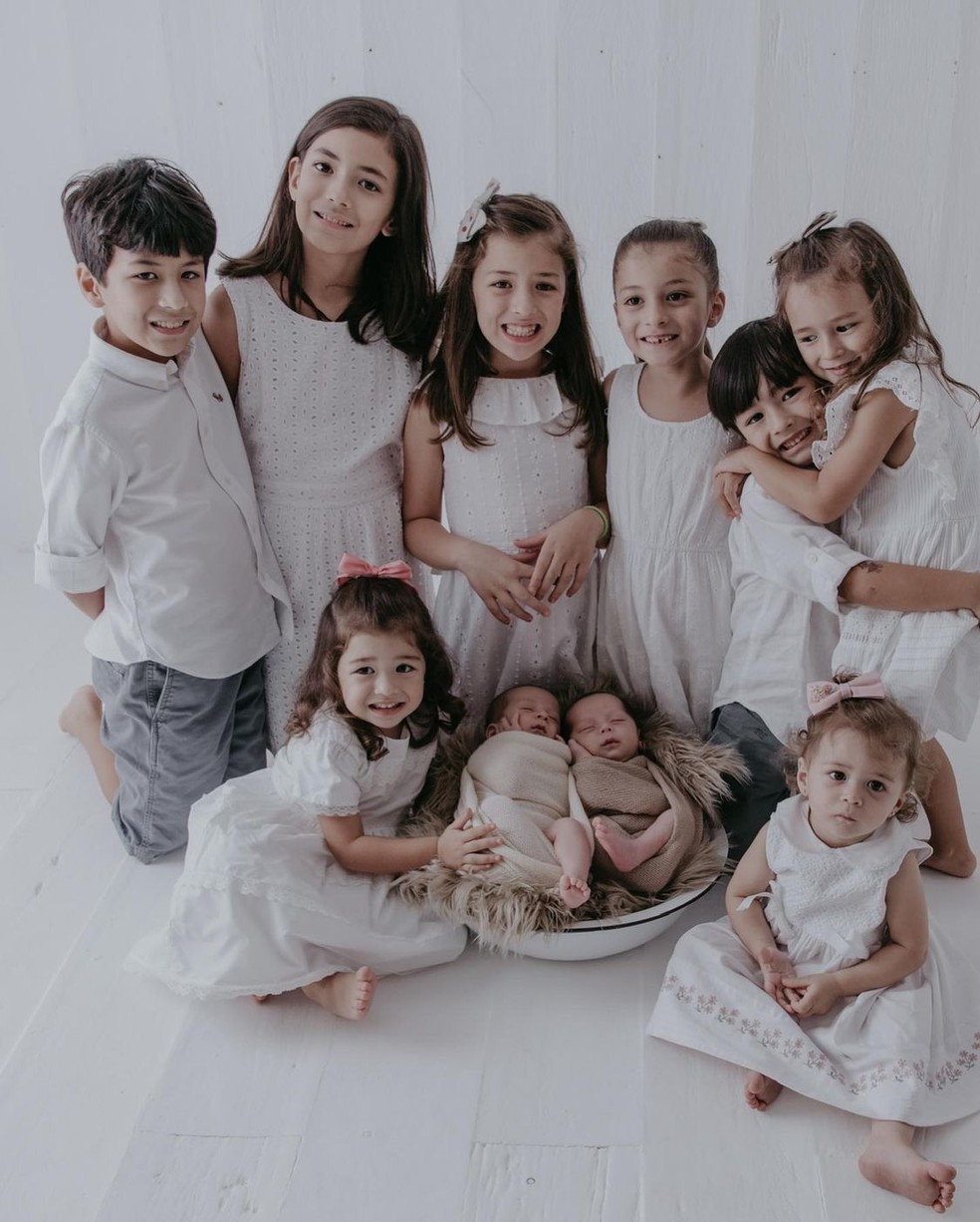 Os 10 filhos reunidos — Foto: Reprodução/Instagram/@dribrescianifotografia