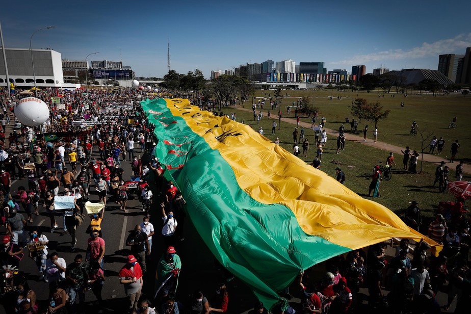Milhares de manifestantes fazem atos em todo o país contra Bolsonaro e em favor da vacina 
