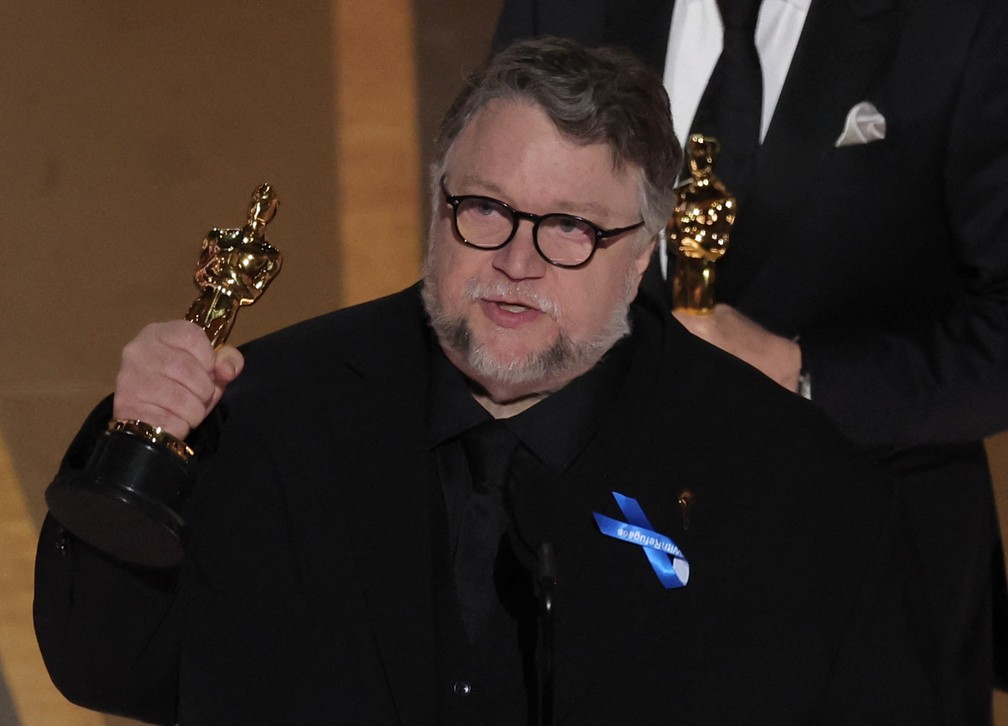 Guillermo del Toro ganha o Oscar de melhor animação — Foto: REUTERS/Carlos Barria