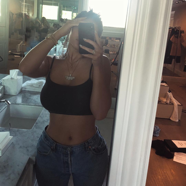 Kylie Jenner exibe barriga chapada, mas seguidores fazem observação curiosa (Foto: Reprodução/Instagram)