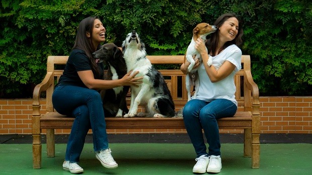 Danielle Magagna e Lucy Onodera, sócias da Dog's Ville (Foto: Alex Trevisan)