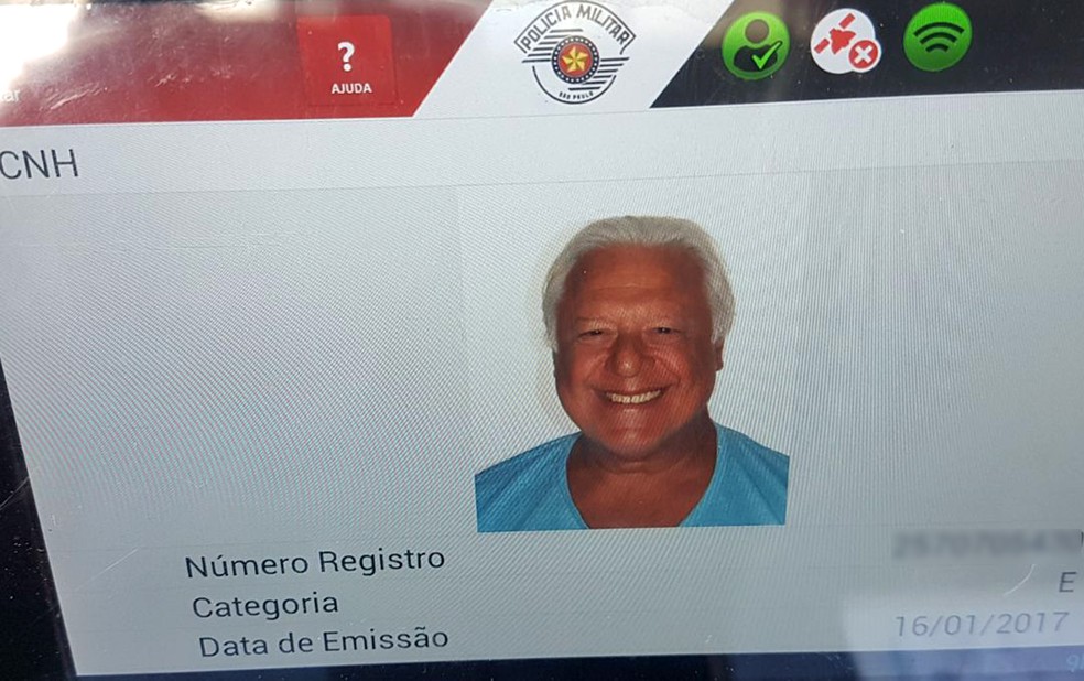 Dados da CNH do ator Antônio Fagundes estavam em carteira falsificada que teria sido comprada em Passos, MG (Foto: Polícia Militar/Divulgação)
