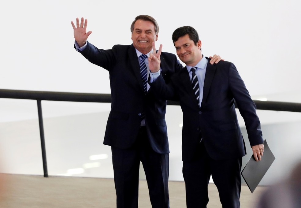 O ministro Sergio Moro e o presidente Jair Bolsonaro, durante evento no Palácio do Planalto nesta quinta-feira (29) — Foto: REUTERS/Adriano Machado