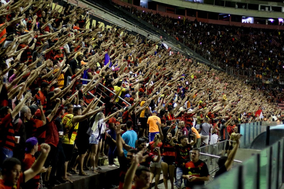 Torcida do Sport na Ilha do Retiro — Foto: Marlon Costa/Pernambuco Press
