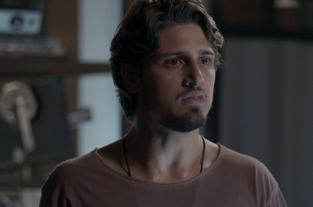 Daniel Rocha em cena como Rafael em 'Totalmente demais' (Foto: TV Globo)