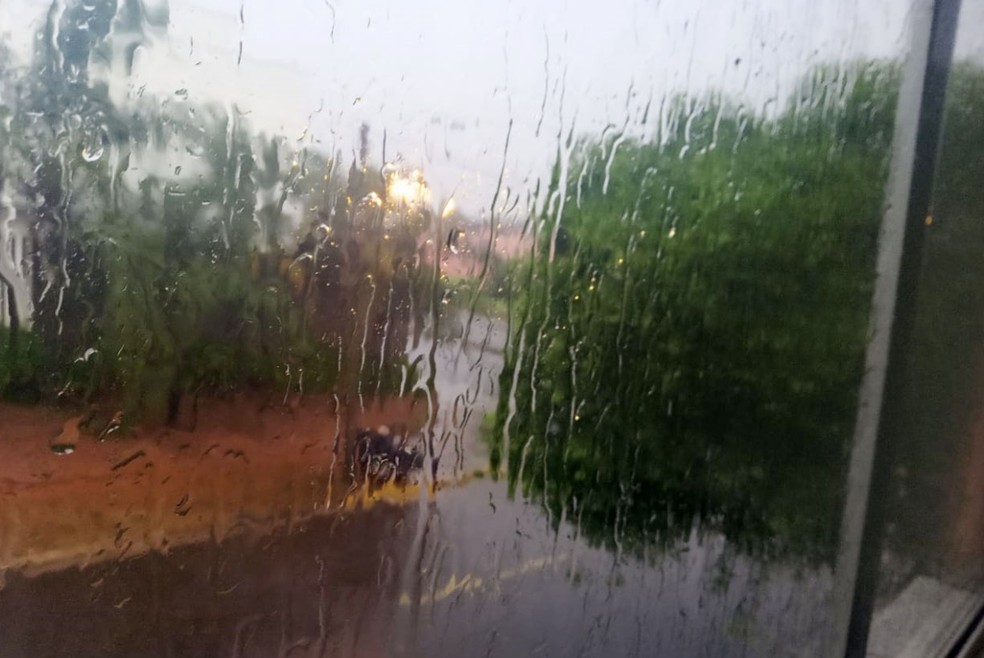 Chuva em Presidente Prudente — Foto: Rosiane Regina Maziero /Cedida