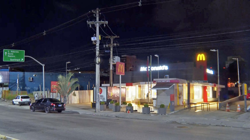 Crime foi no McDonald's da Taquara — Foto: Reprodução/TV Globo