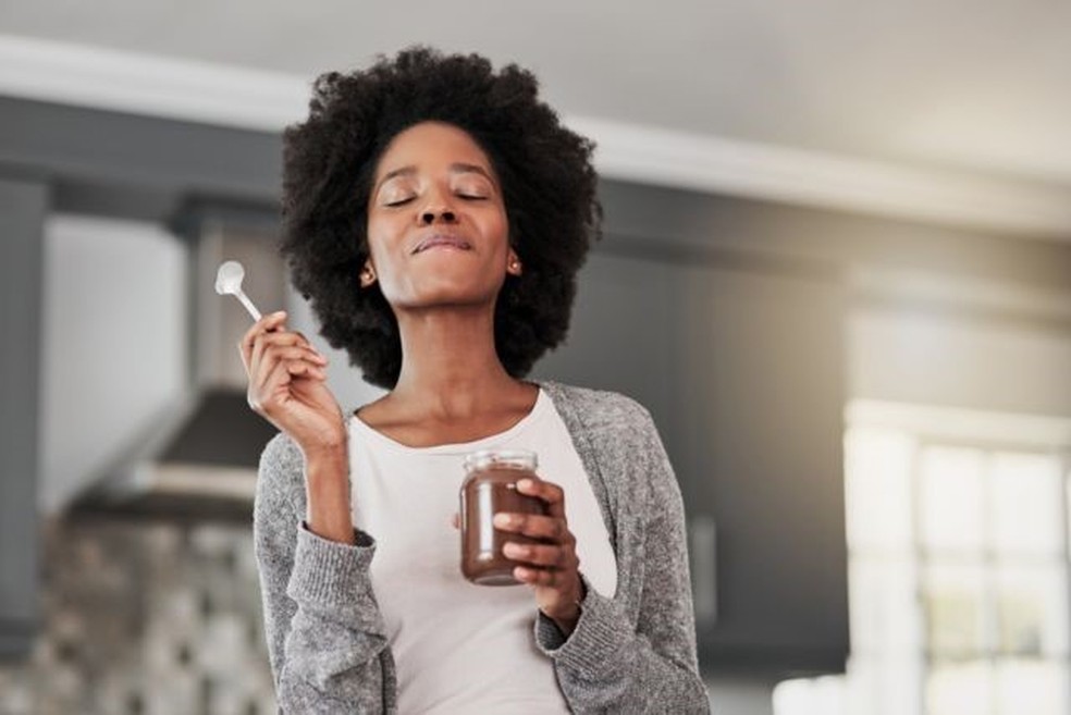 Chocolate depois do almoço? O que desejo por alguns alimentos revela sobre sua saúde — Foto: Getty Images via BBC